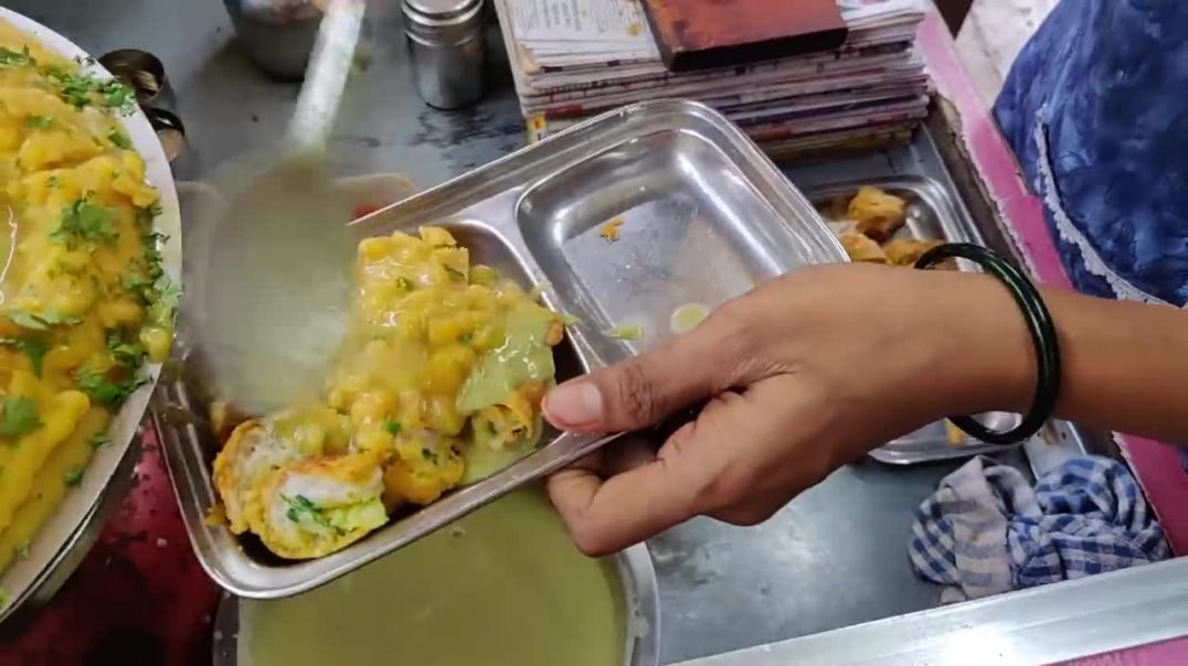 India Fastest Lady Vendor _ Ragda Pattice Pav for Rs 17 _ Indian Street Food