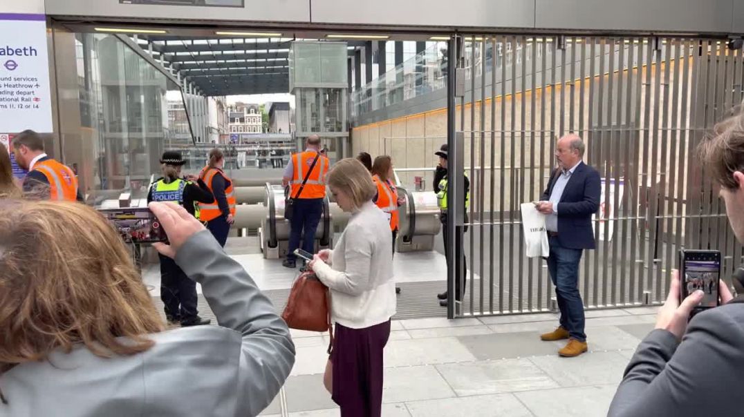 Elizabeth Line Evacuated On First Day Of Opening _ Paddington London Underground