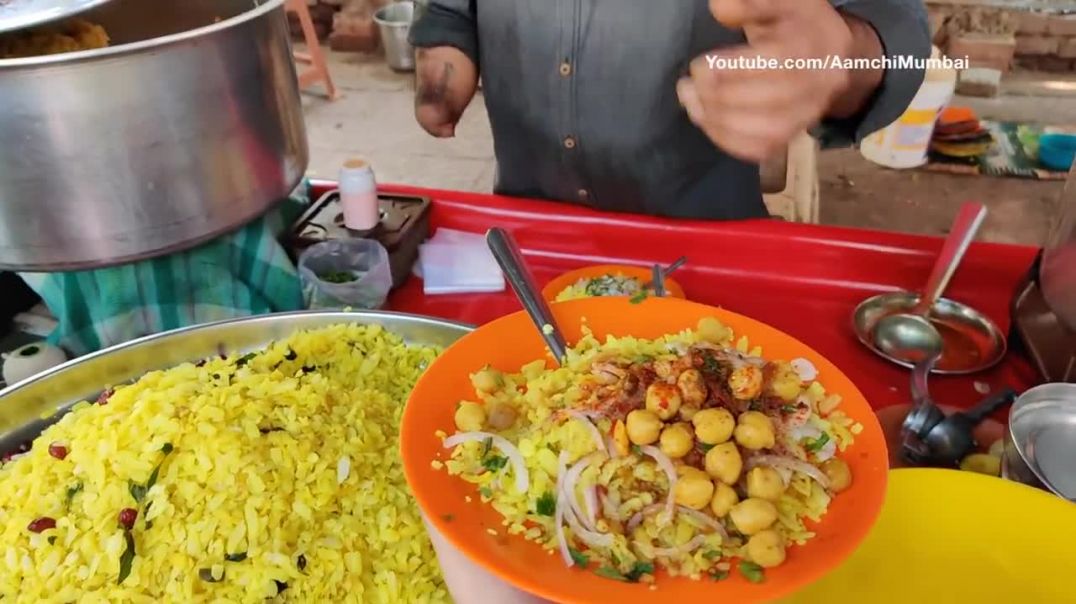 ⁣Hardworking Man without one hand selling Chole Rice for Rs 20 _ We Salute Him