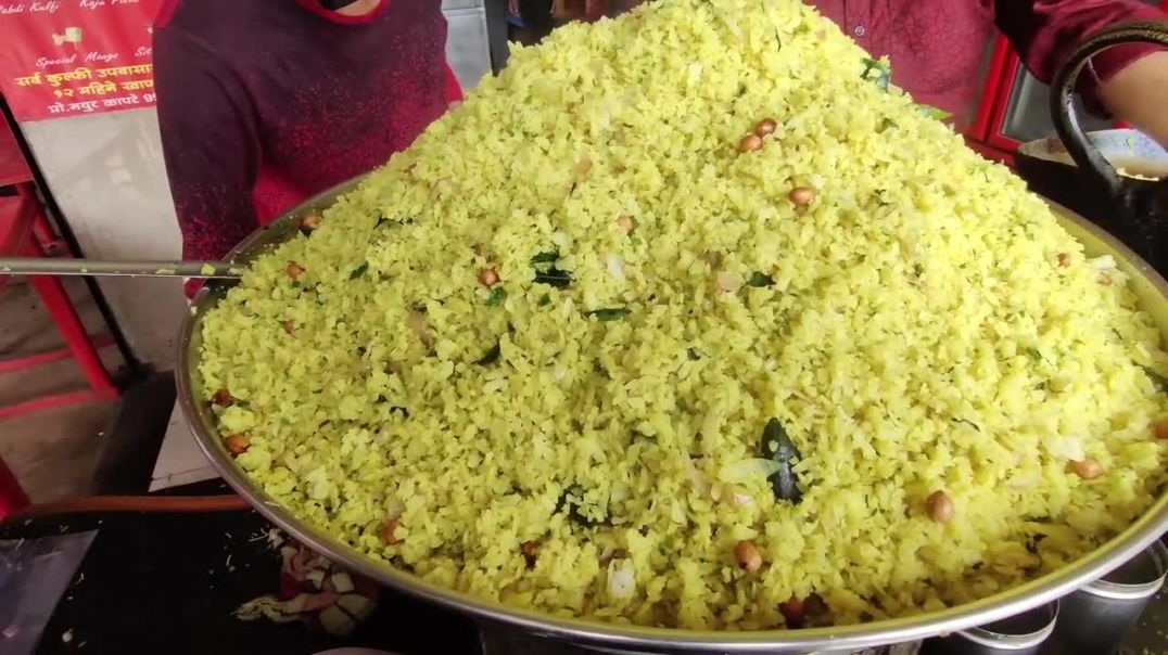 Famous Kanda Poha of Maharashtra _ Indian Street Food
