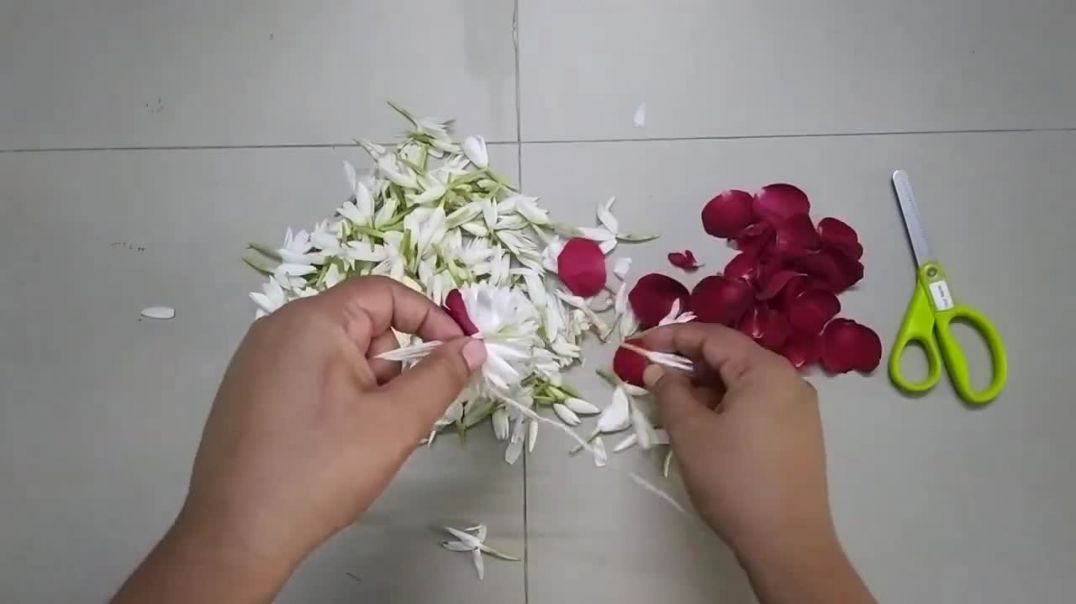 How to make gajra _veni_garland for indian wedding _ सोप्या पद्धतीने बनवा फुलांचा गजरा #gajra