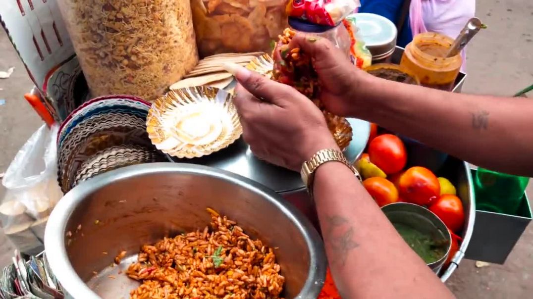 ⁣Spiciest Jhal Muri of Kolkata _ Bhel Puri Chaat _ Indian Street Food