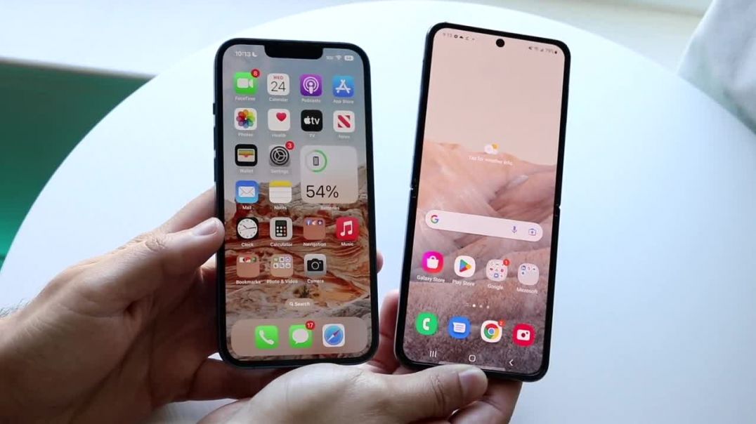 ⁣Samsung Galaxy Z Flip 4 Vs iPhone 13! (Comparison) (Review)