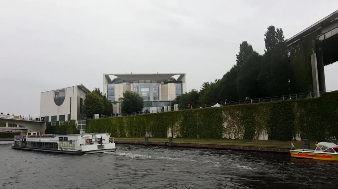 Boat Ride Berlin - Brueckenfahrt