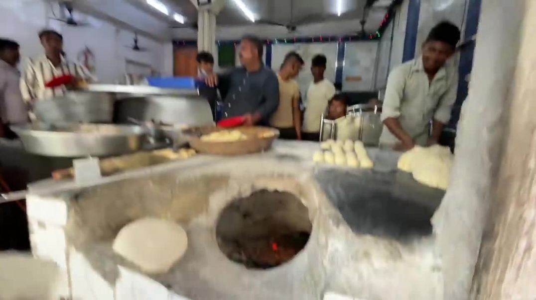 ⁣Mumbai Flying Roti wala _ The Roti Master _ Indian Street Food