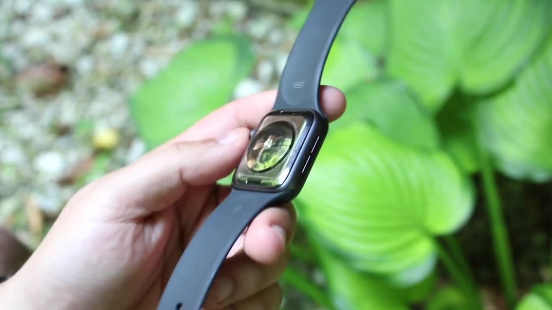 ⁣Apple Watch Series 8 Vs Apple Watch Series 5! (Comparison) (Review)