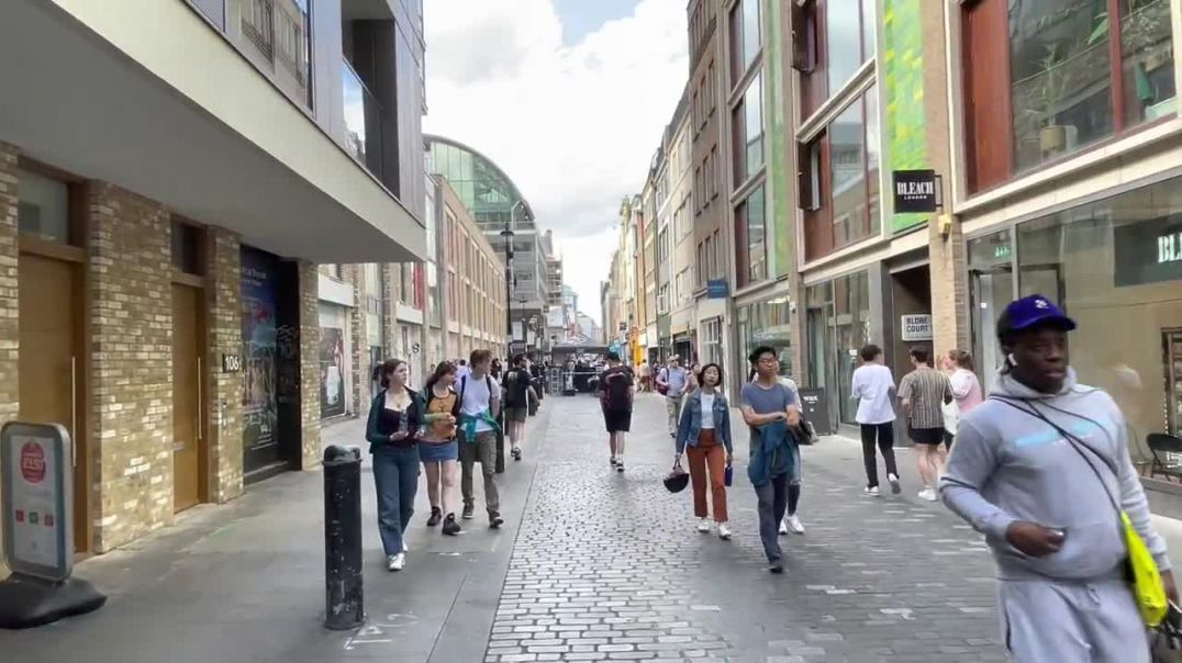 London 33°C HeatWave Walk _ Summer in Soho West End London Walk 2022
