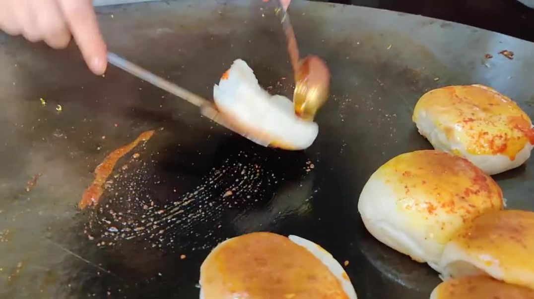 Super Fast Vadapav Making _ Jumbo Vadapav of Surat _ Indian Street Food