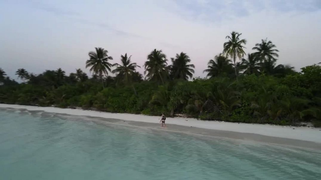 ⁣Maldives - Life On A Live Aboard Scuba Boat