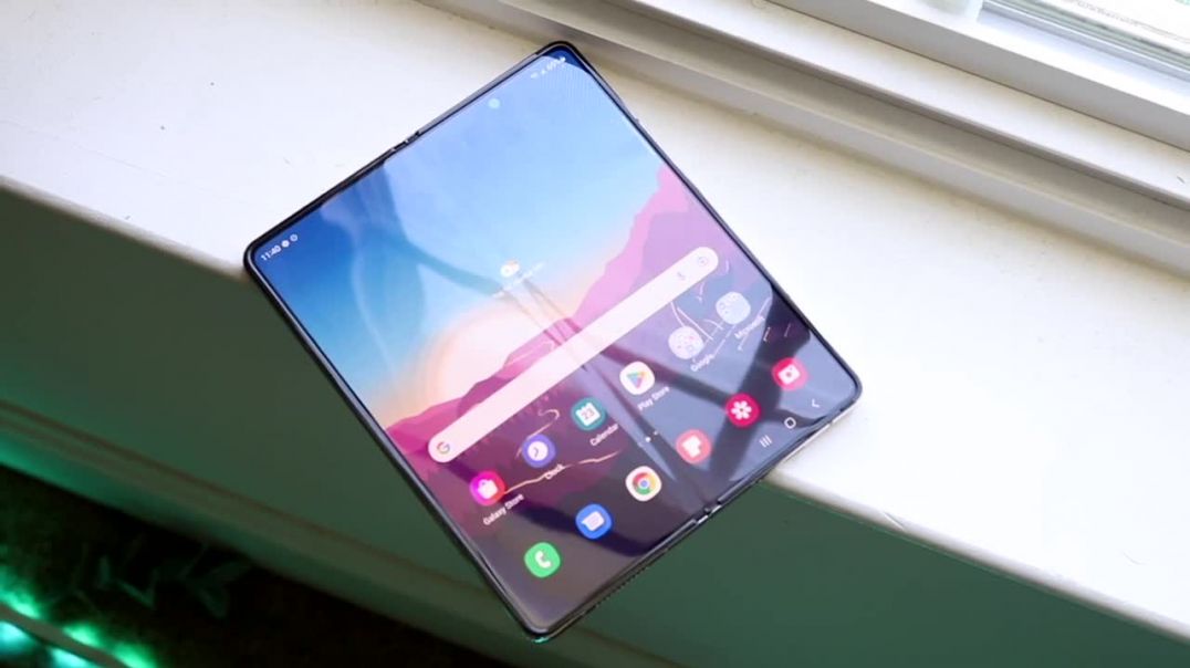 Samsung Galaxy Z Fold 4 Vs iPhone 13 Pro Max! (Comparison) (Review)