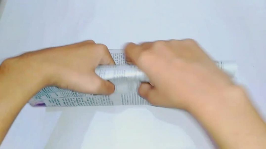 DIY Eyeshadow Brush at Home __ How to Make Eyeshadow Brush at Home with newspaper