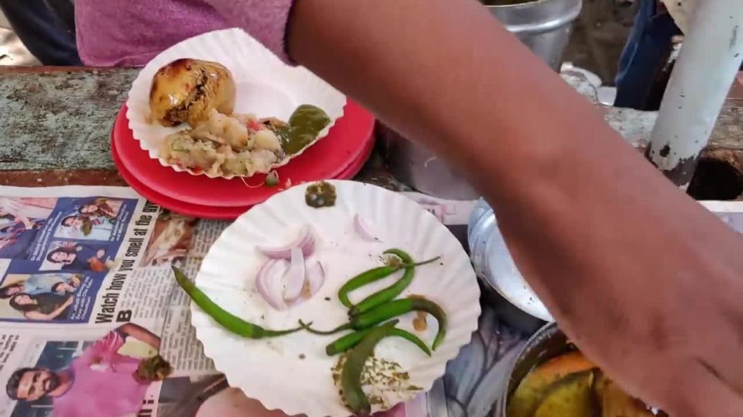 Hardworking Man Selling Litti Chokha for Rs 20 _ Indian Street Food