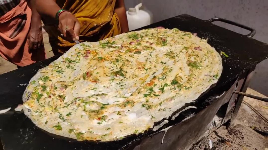 Indian Lady Selling Egg Dosa for Rs 25 _ Anda Dosa _ Indian Street Food