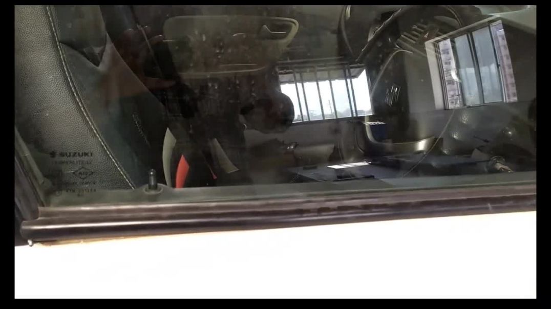 How to unlock a car door (Without a Key )