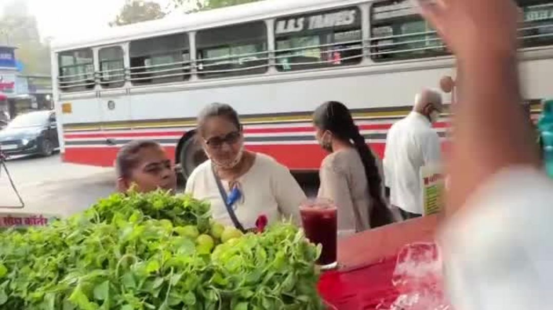 Mumbai Sodawala with Extraordinary Skills - Indian Street Food