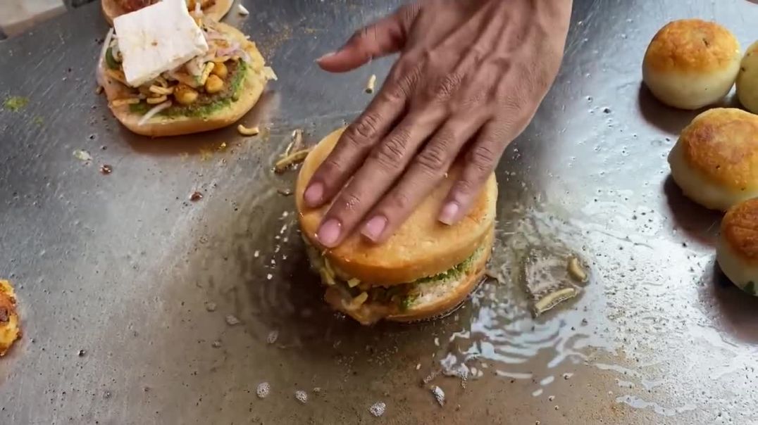 ⁣Famous Chole Burger of Indore _ Indian Style Burger _ Indian Street Food
