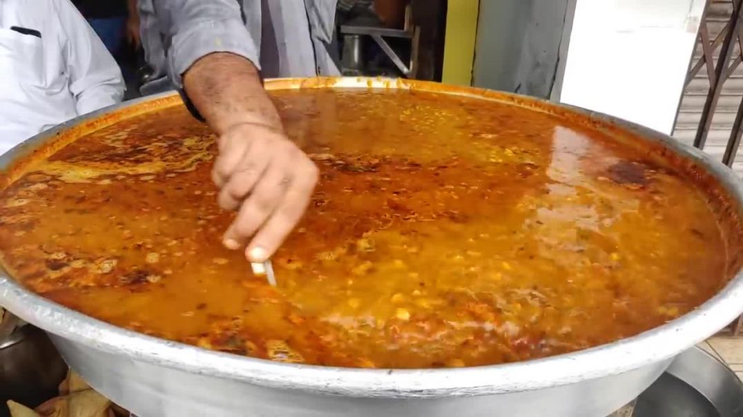 ⁣Famous Chole Patties Wala of Ulhasnagar _ 60 Years Old Shop _ Indian Street Food