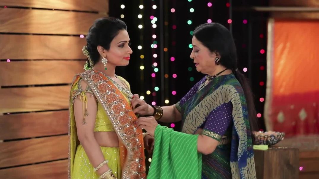 Saree Draped in Lehenga Style Part 2- Dupatta over the Lehenga by Kalpana Shah