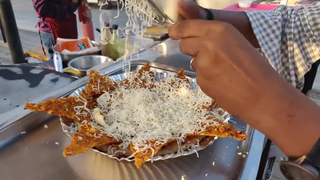Indian Lady Selling Delicious Parathas in Surat _ Indian Street Food