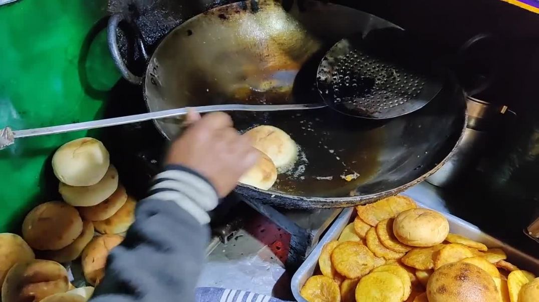 Indian Bun Fried Burger _ Delhi& Popular Aloo Tikki Burger _ Indian Street Food