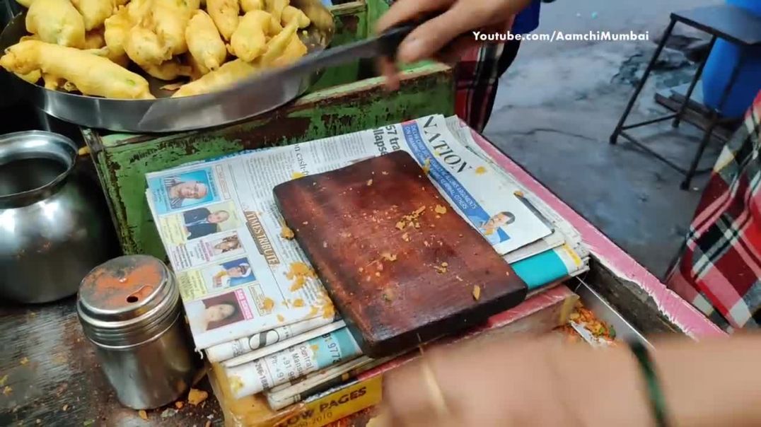 Super Fast Mumbai Lady Selling Vadapav since childhood _ Indian Street Food