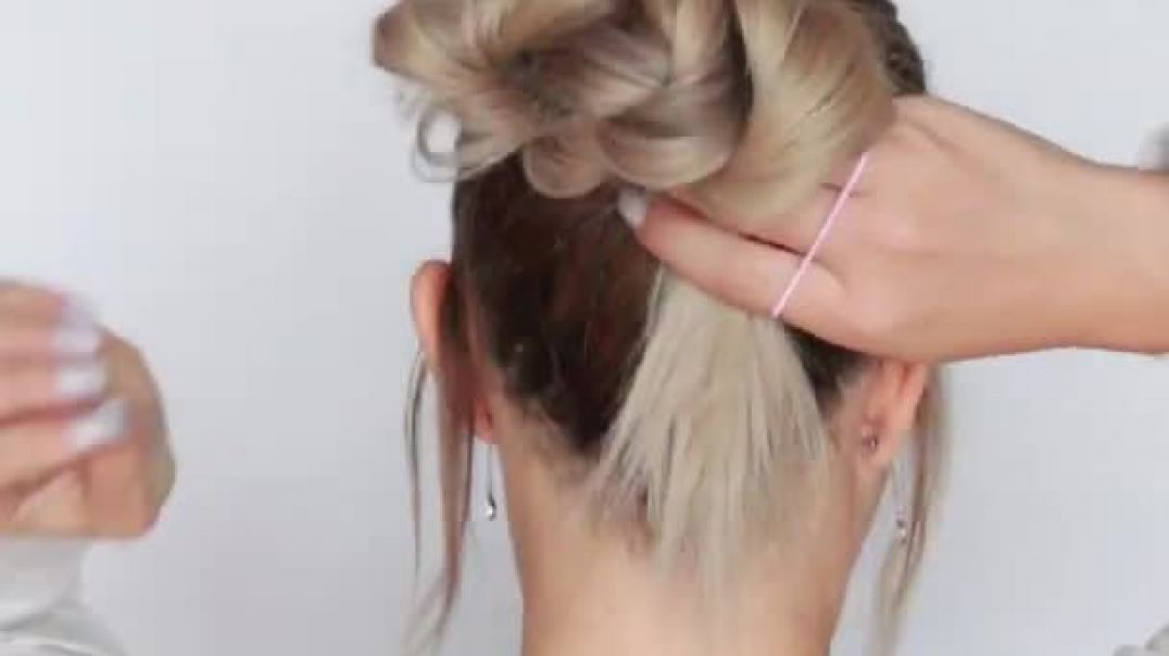⁣3 Minute EASY UPDO with ponytails for MEDIUM HAIR How to- perfect hairstyles for the holidays