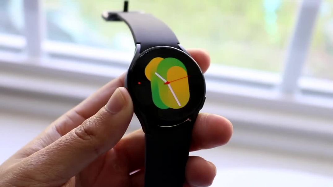 Apple Watch SE 2 Vs Samsung Galaxy Watch 5! (Comparison) (Review)