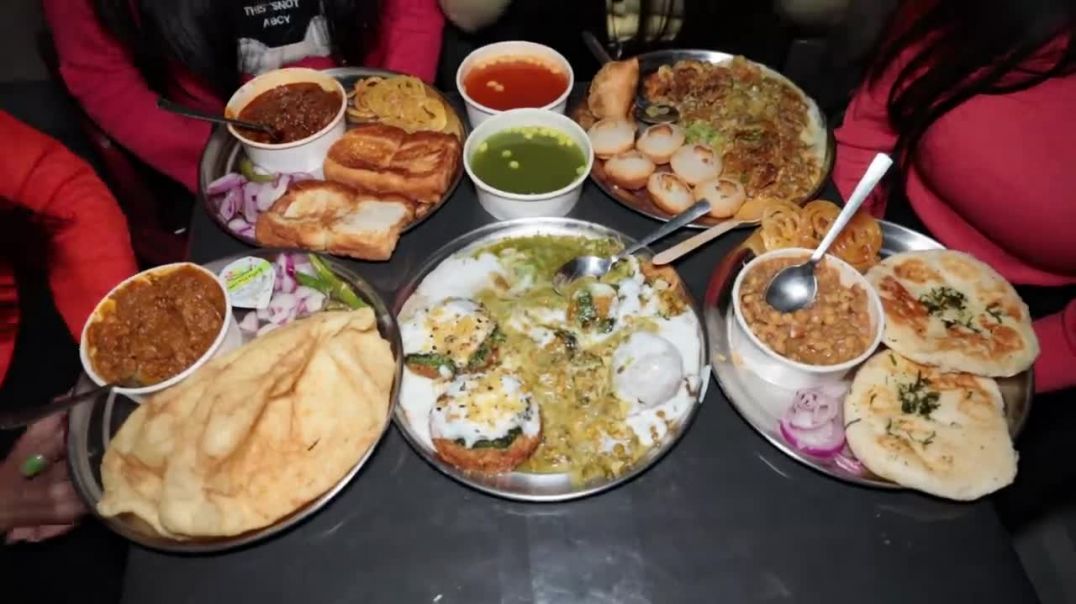 ⁣Street Food Challenge Golgappa, Samosa Chaat, Chole Kulche, Pav Bhaji, Chole Bhature, Jalebi etc