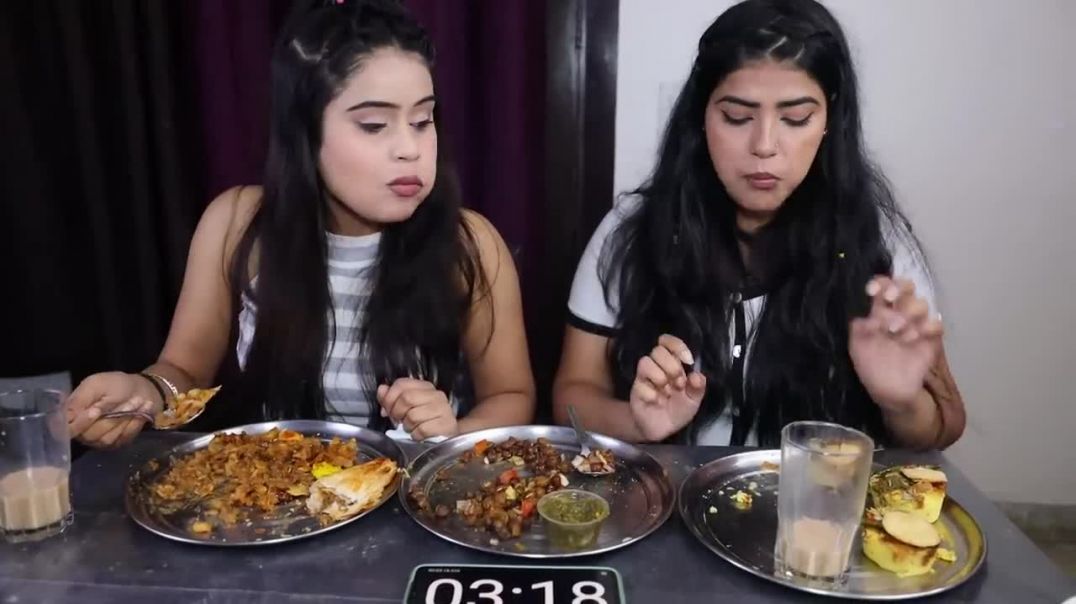 Samosa Chole Chaat, Patties, Chana Chaat, Dhokla Chaat, Vada Pav Challenge All Finished In 7 Min