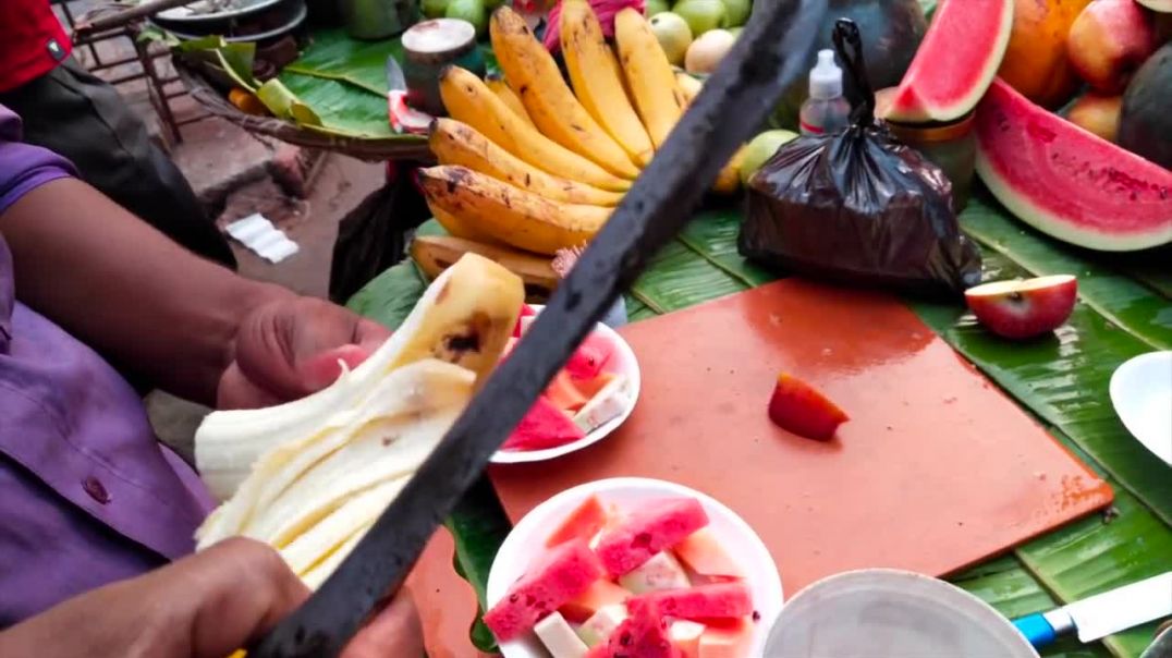 ⁣Roadside Fresh Fruit Salad _ Mixed Fruit Chaat on Streets of Kolkata _ Indian Street Food