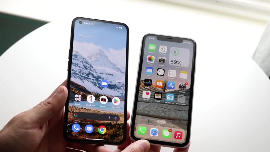 Nothing Phone (1) Vs iPhone 11! (Comparison) (Review)