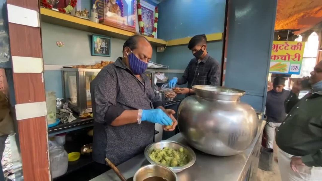 ⁣Indias Biggest Golgappa _ Oldest Pani Puri Shop in Indore _ Indian Street Food
