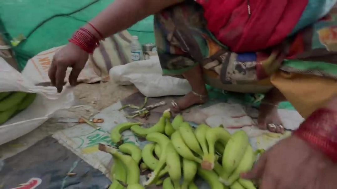 ⁣Elderly Couple in Nashik Sells Banana Chips on Street _ Indian Street Food
