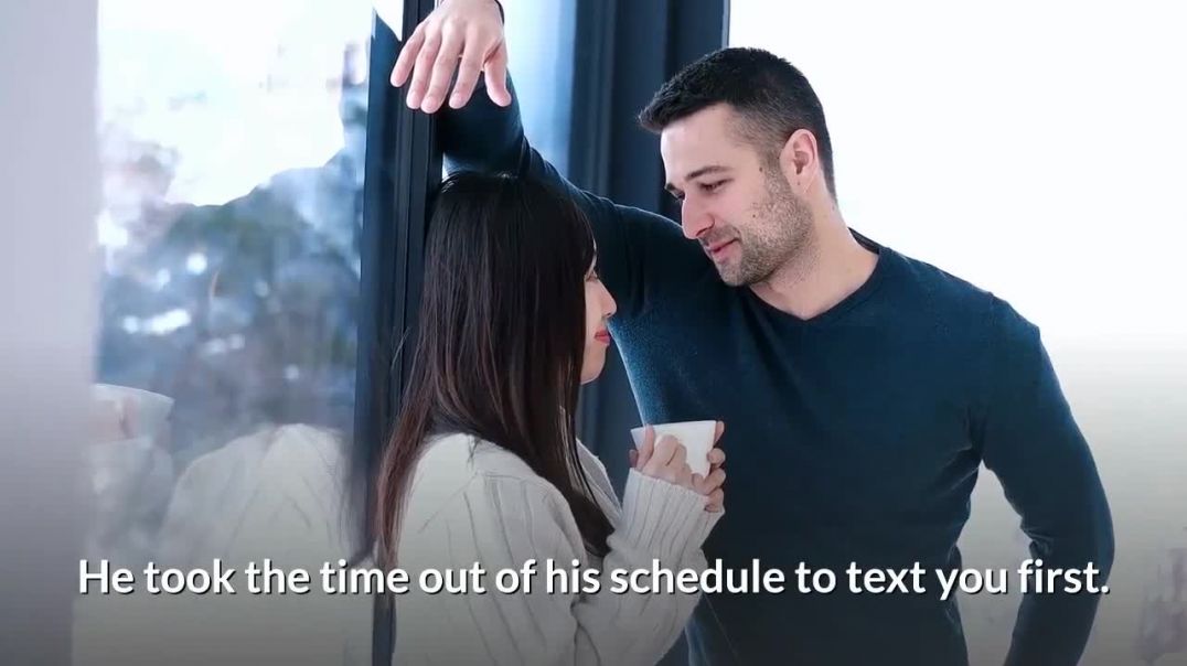 Obvious Signs to Tell He's DEFINITELY Into You ( Watch this now)