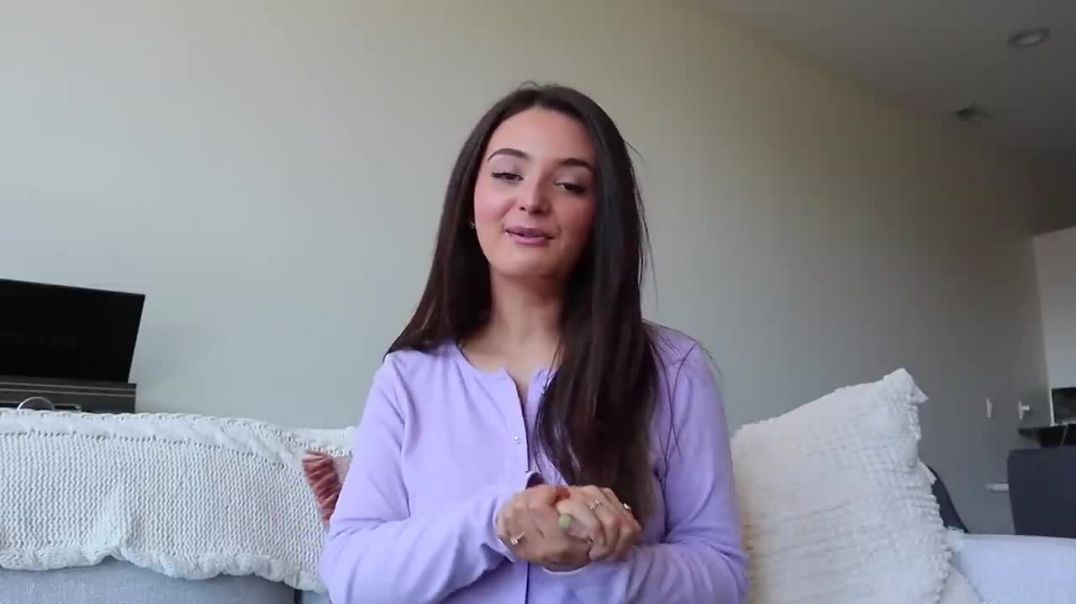 READING YOUR UNPOPULAR BOOK OPINIONS !