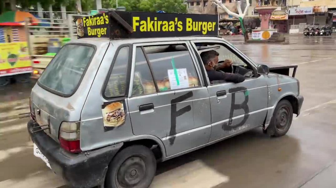 FAKIRAA UNCLE Selling Burger from his Maruti 800 Car _ Indian Street Food