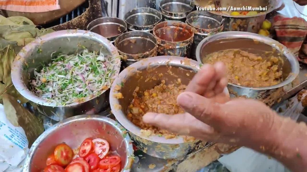 ⁣Most Entertaining Chole Kulchewala _ Computerized Chole Kulche _ Indian Street Food