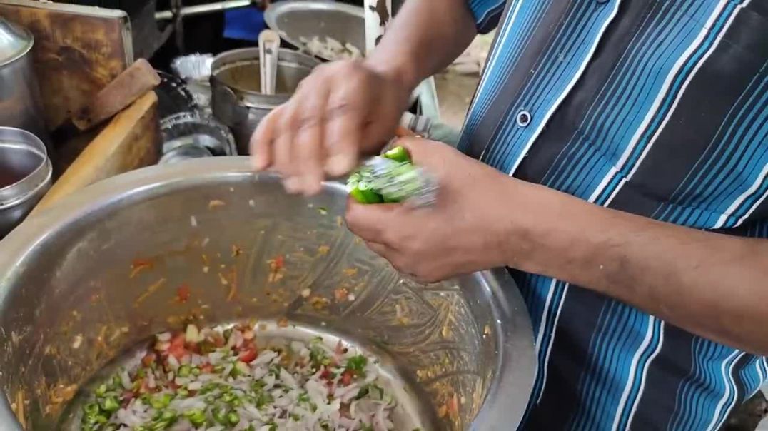 ⁣Extremely Sharp Cutting _ Chole Full of Green Chilli _ Indian Street Food