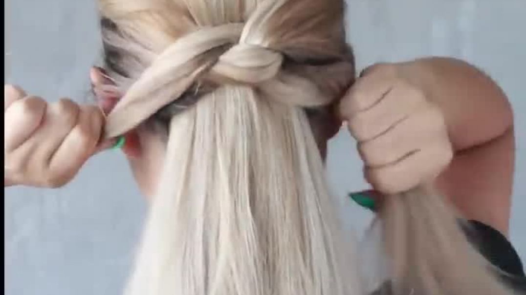 ⁣😱 Super easy ponytail