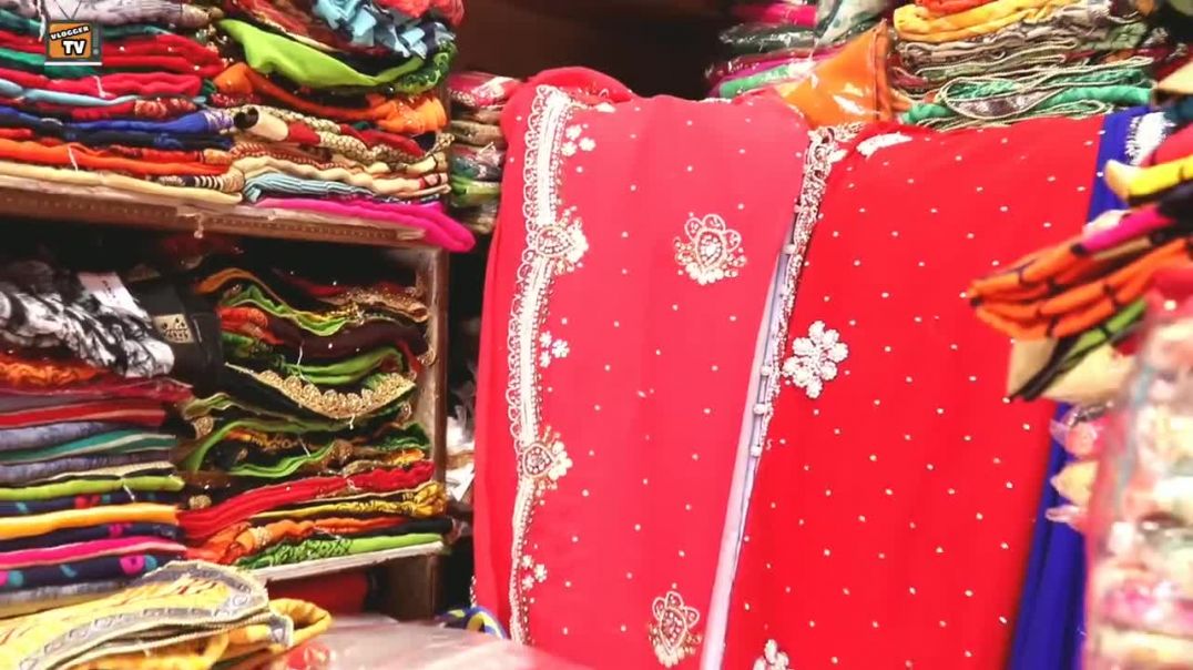 एक साड़ी भी ख़रीदे हर तरह की साड़ी Delhi Saree Market Chandni Chowk Saree Market Delhi