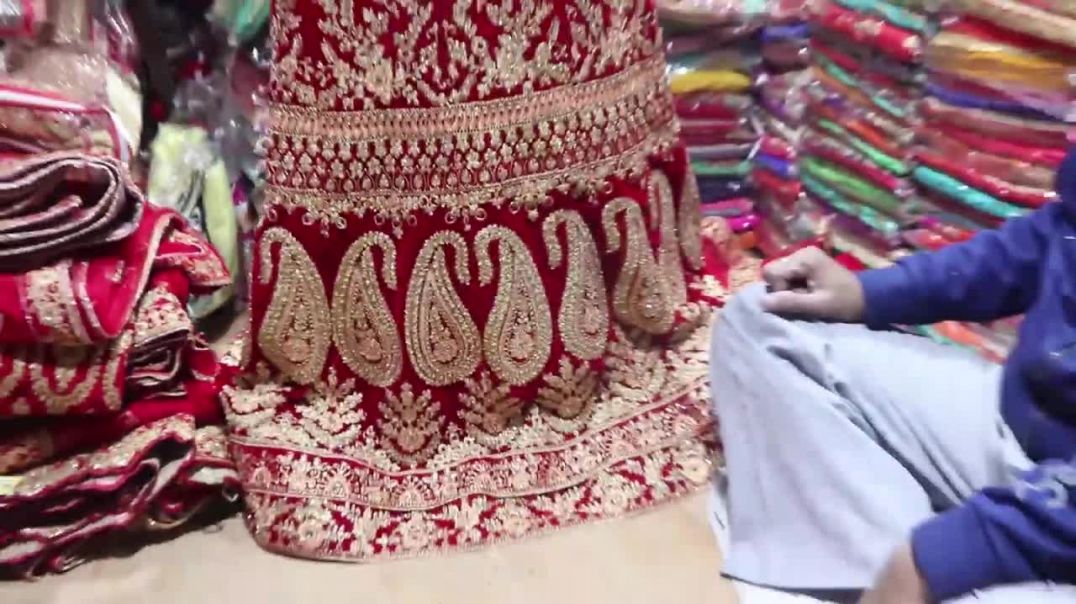 ⁣यह लहंगा मिलेगा सिर्फ 325 में। हाँ सच में होलसेल दुकान कम दाम