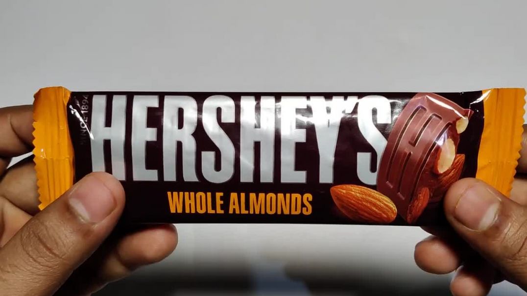 HERSHEY'S Whole Almonds Chocolate Bar 40g