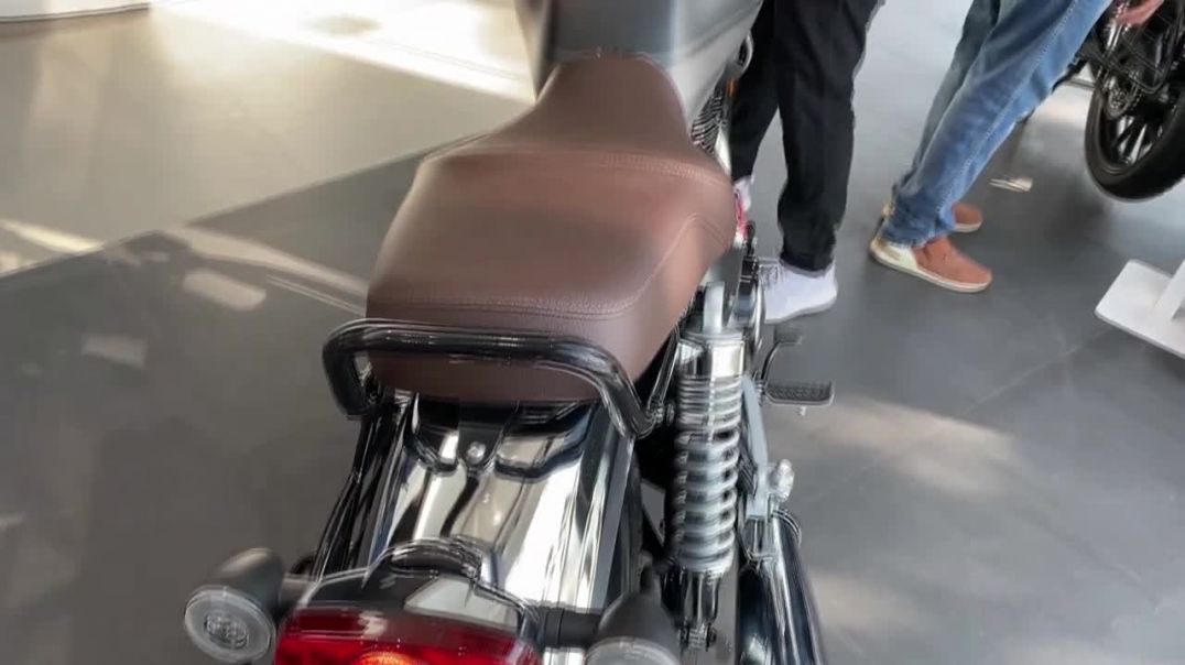 ⁣Honda Hness CB350 vs Royal Enfield Meteor 350 Exhaust Sound Comparison Exhaust Note Comparison