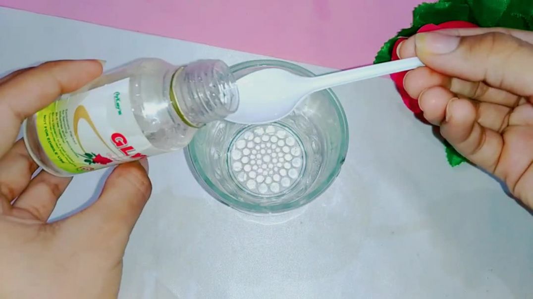 ⁣DIY Glitter Lip Gloss __ How to Make Lip Gloss at Home __ How to make glitter lip gloss for winters