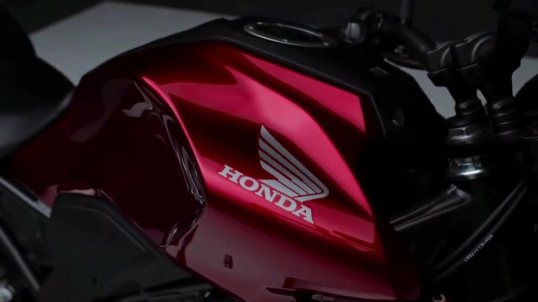 ⁣Honda CB 300R BS6 Vs BMW G310R Detailed Comparison ! Retro Looks Or Features #CB300RvsG310R