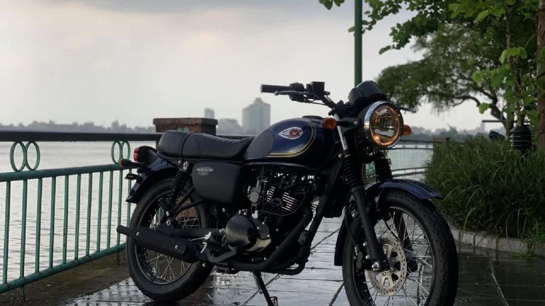 ⁣Finally Kawasaki W175 Launched in India Price Features Colors & On-road Price !!