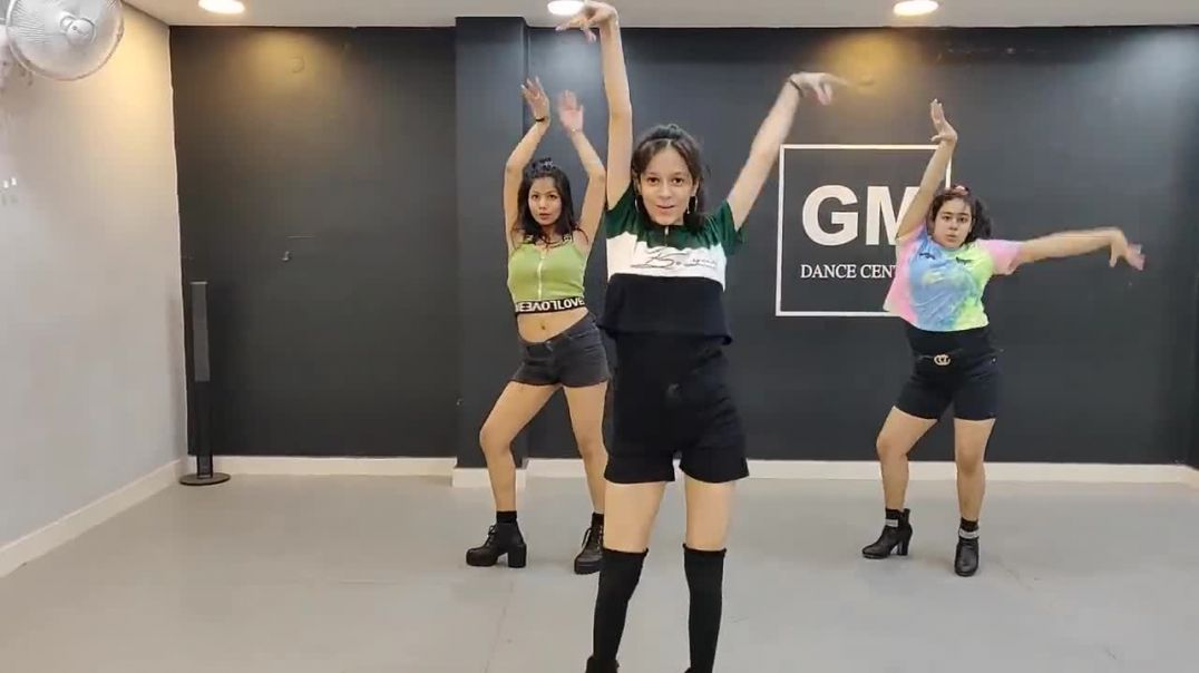 ⁣Hum Tum - Deepak Tulsyan Choreography